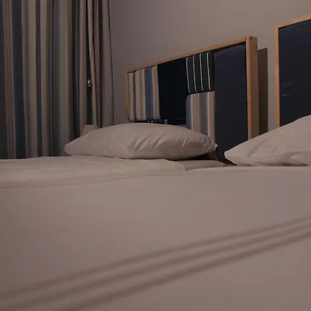 Giljana Ensuite Shared Terrace & Kitchen Rum i privatbostad *