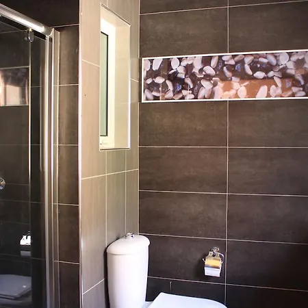 Rum i privatbostad Giljana Ensuite Shared Terrace & Kitchen St. Julian's